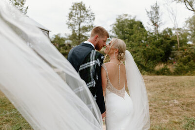 hamilton bride and groom with veil
