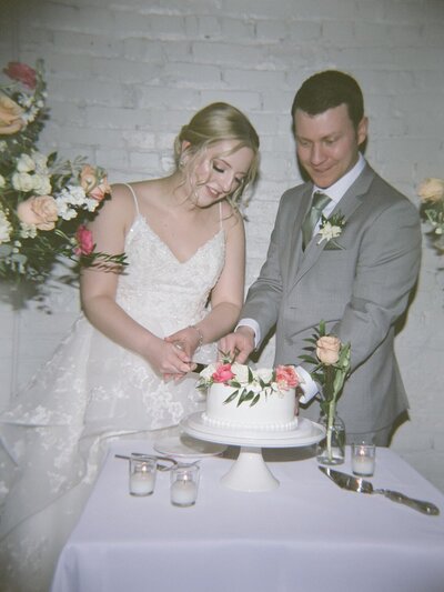 Bride and groom cutting cake at Rochester Kansas City