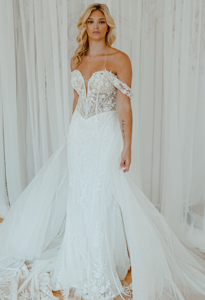 Haley w: overskirt full front 2