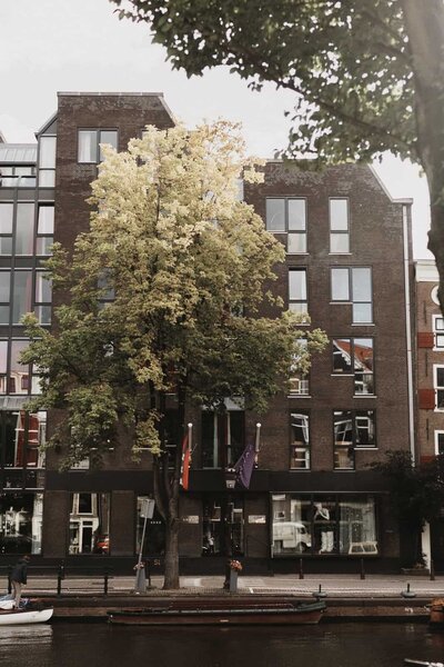 andaz hotel amsterdam trouwlocatie aan de amsterdamse grachten - for love we live trouwfotografie