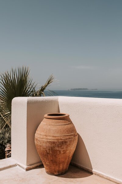 vase at hotel on the water, concierge travel