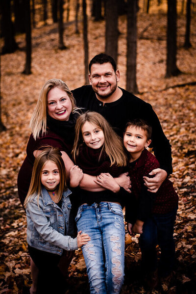 Blended family posing for family photos Oshawa