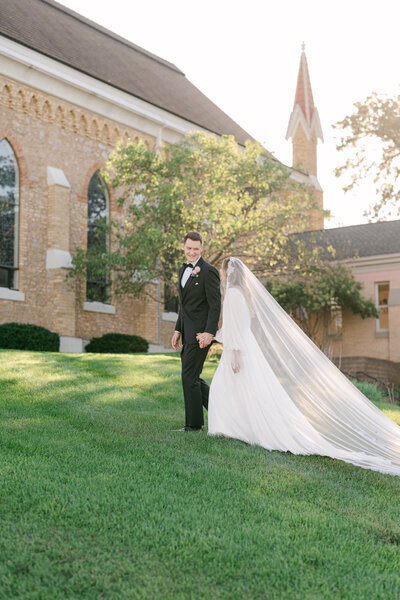 Wedding -Photographer-Minneapolis-Bride-and-Groom