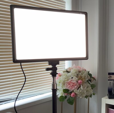 whats the best lighting temperture for makeup artists and cost effective lighting options to travel with