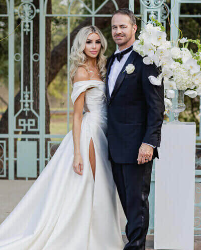 Flawless airbrush wedding makeup by Mistique Makeup in Dripping Springs. Ideal for brides seeking long-lasting, picture-perfect beauty for their special day.