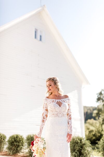 Willow-Brooke-Barn-Elegant-Barn-Summer-Wedding-alexandra-robyn-photo-1_0005