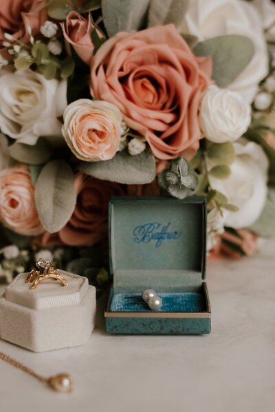 detail shot of brides jewelry on wedding day in peoria il