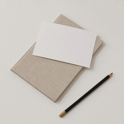 Stilleven papier met pen