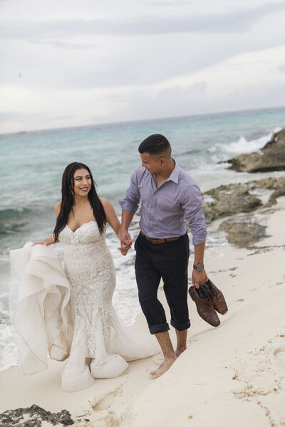 cancun wedding photography of couple on beach