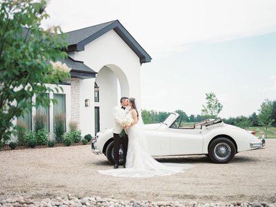 Wedding portrait captured by Jenny Jean Photography, timeless and elegant wedding photographer in Edmonton, Alberta. Featured on the Bronte Bride Vendor Guide.