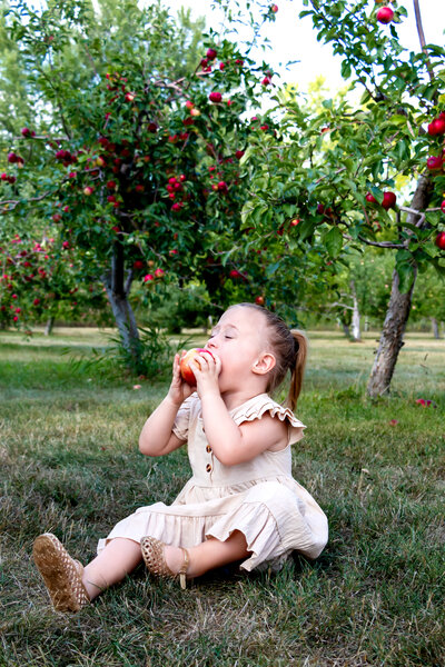 Mutert_AppleOrchard2023_PDS-1260