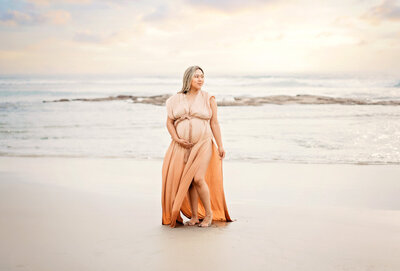Oceanside photographer, Tristan quigley, photographing and expecting mother on the beach in Oceanside