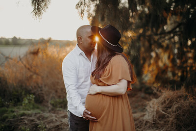 san-diego-maternity-boho-lifestyle-beach-field-6
