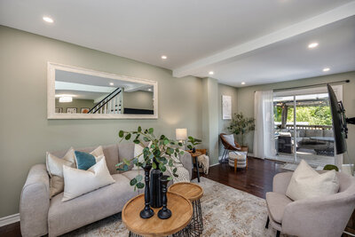 461 Townline living room (2)