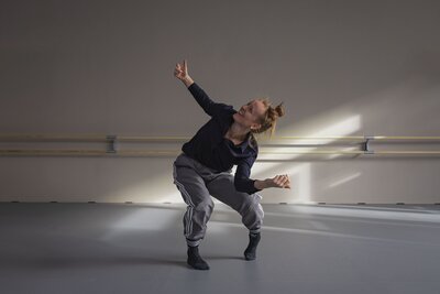 Professeur de danse contemporaine dans le Haut-Rhin – Florence Hoohs en cours avec des enfants
