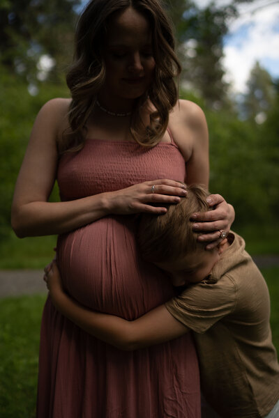 Spokane motherhood photographer capturing heartfelt, documentary-style lifestyle sessions for moms and babies.