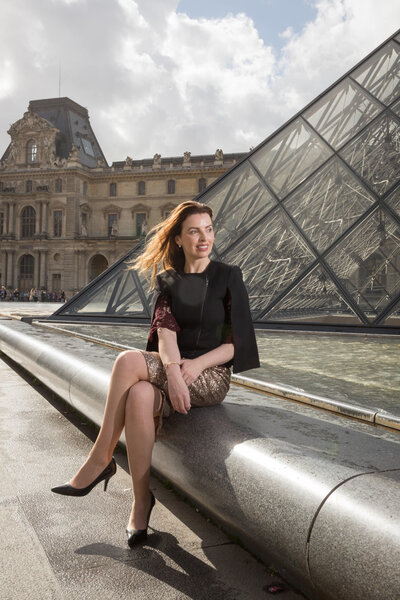 Fashion Lawyer E. Louise McCavana visits Le during Paris Fashion Week visits Louvre