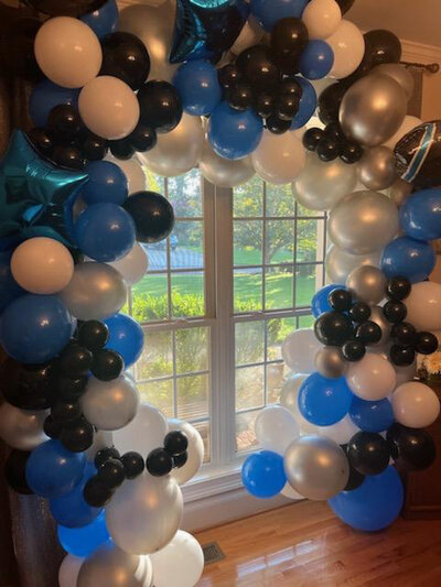 black, white, and blue balloon arch