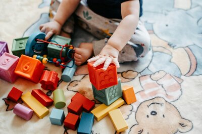 play groups in long island developmental delays in long island  developmental skills in long island  parent support in long island parent and me  in long island early intervention  tummy time in longisland   Sensory processing in long island  Sensory play in long island
