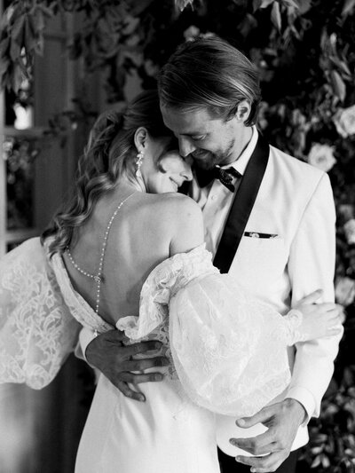 bride and groom at chateau de champlatreux