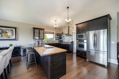 13762 Loyalist Parkway kitchen (2)