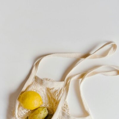 Reusable shopping bag full of lemons