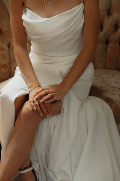 R&H-wedding-caleb-pike-victoria-bc-latitude 49 photography-getting ready-06170
