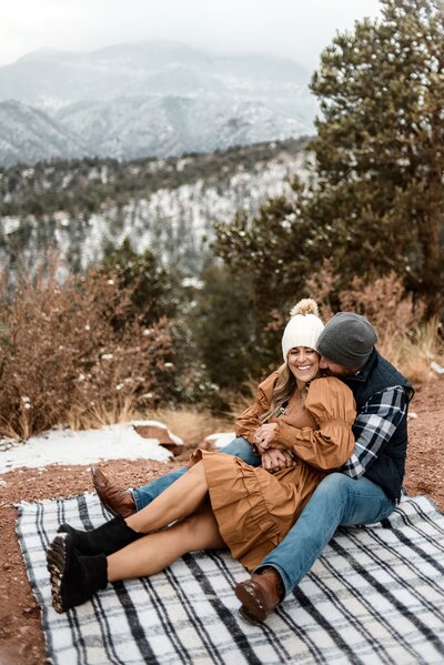 colorado springs garden of the gods engagement session photoshoot