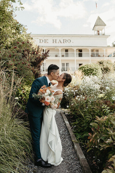 Couple kissing Roche Harbor Wedding Bouquet