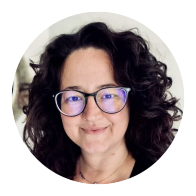 Juliana Piper is a custom website designer, who specializes in Showit