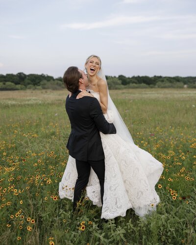 Anna Minton Photo is a luxury documentary-style photographer based in the Dallas & Austin, TX area specializing in weddings, engagements and elopements.