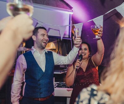 Vang de Energie en Vreugde van Jullie Feest
