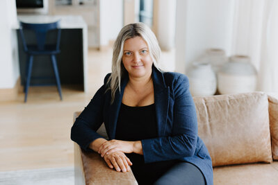 Jess, a travel and event planner
