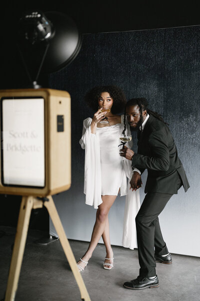 Wedding couple enjoying our Signature Oak luxury open-air photo booth. Servicing Southern California. 