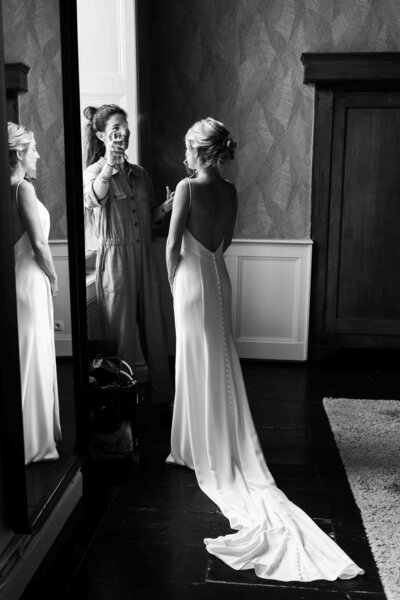 Get framed photography wedding photograpy europe get ready bride with muah