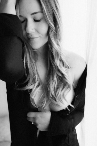 Explore soulful, story-driven boudoir and elopement photography by Elk & Fir. Capturing raw emotion, radiant connection, and your most beautiful self—just as you are.

Le Luxe Boudoir Brisbane by Elk and Fir Photograph