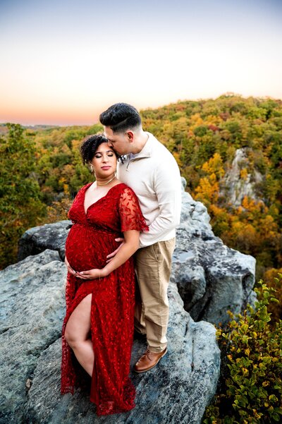 Pregnant mom maternity photography at Loch Raven Reservoir in Towson, Md