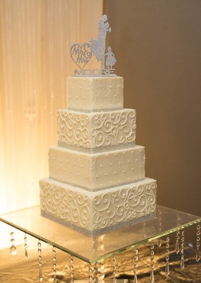 1000+ images about Square Wedding Cake Ideas on Pinterest ... | Wedding  cake pictures, Cool wedding cakes, Modern wedding cake