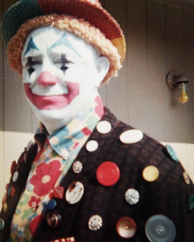mr. buttons the clown