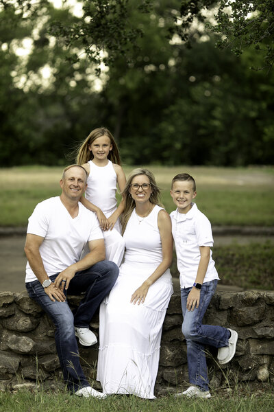 Family session in the pine trees