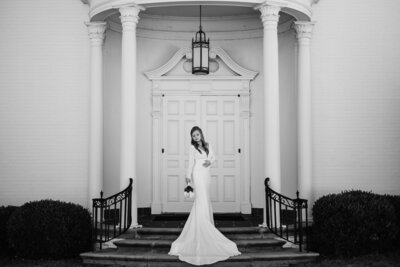 A heartfelt proposal unfolds on the iconic Auburn University campus as a man kneels on one knee, asking for his partner’s hand in marriage. With Samford Hall’s historic architecture in the background, this romantic moment is beautifully captured by an Alabama wedding photographer, preserving the joy and excitement of their engagement.
