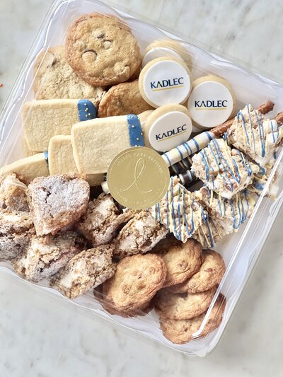 Six vanilla almond sugar cookies with capricorn decor in a box.