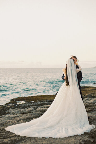 Four Seasons Micro Wedding on Oahu by Amanda Hartfield-9