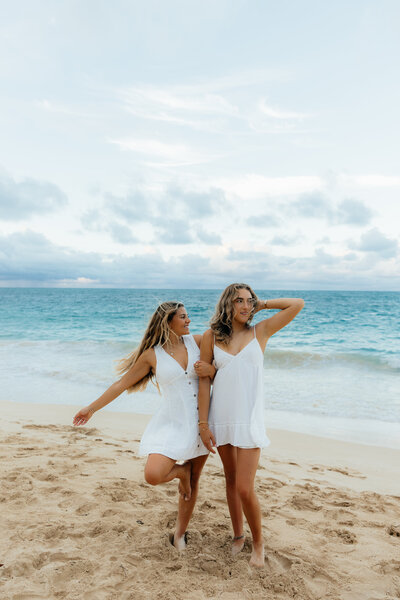 Fun and candid best friend photoshoot on a beach in Hawaii taken by Lexi Rae Photo