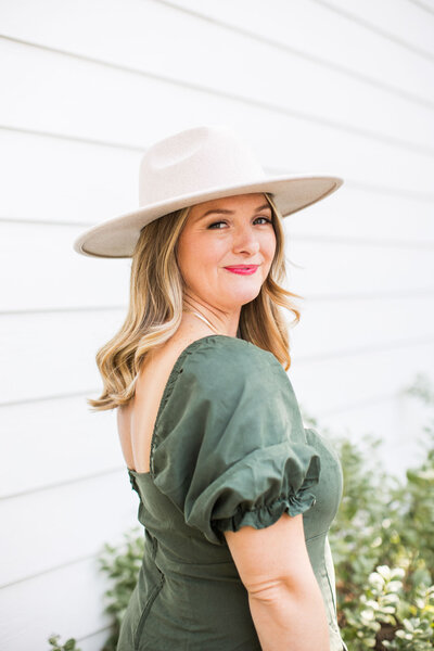 Samantha, owner of WhereAbouts wedding co