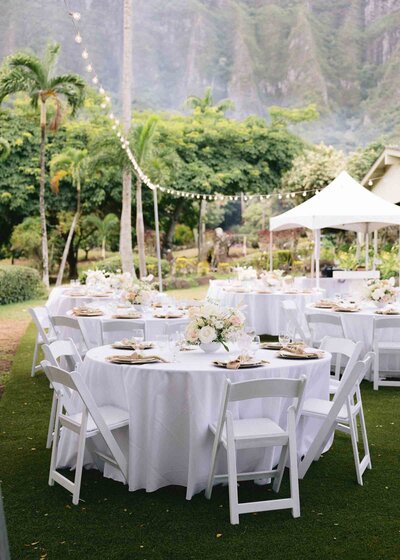 An intricate detailed image of wedding by an outdoor wedding photographer in Hawaii.