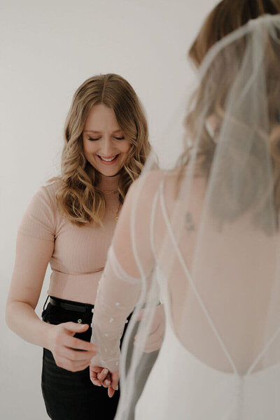 event planner milwaukee helping bride with dress