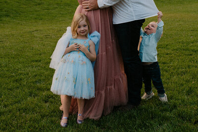 Backyard, outdoor family photoshoot in Omaha park during golden hour – capturing candid, heartfelt moments.