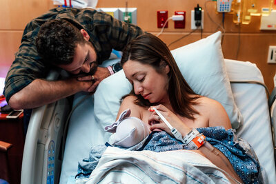 bonding-with-your-baby-in-the-hospital