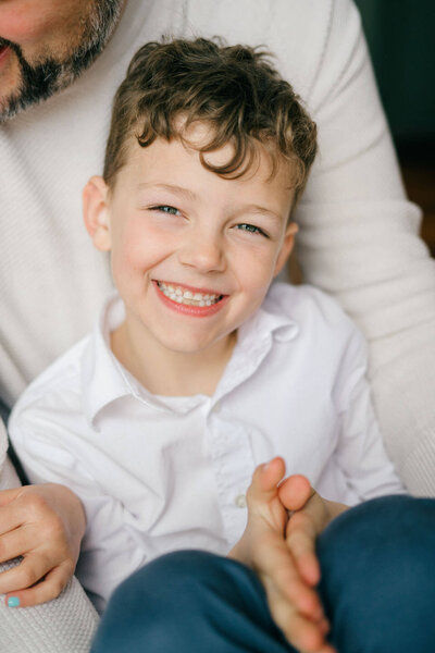 little boy smiling during in home family session with carrie pellerin